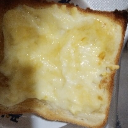 パセリはなかったですが、チーズと蜂蜜の甘塩っぱさがくせになる！